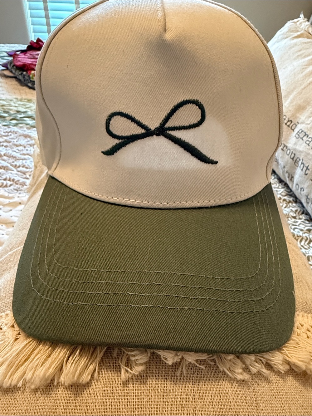 White & Olive Green Bow-Embroidered Women’s Baseball Cap